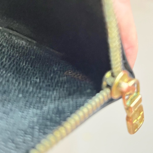 Louis Vuitton Key Pouch Black Epi Leather - Picture 6 of 6